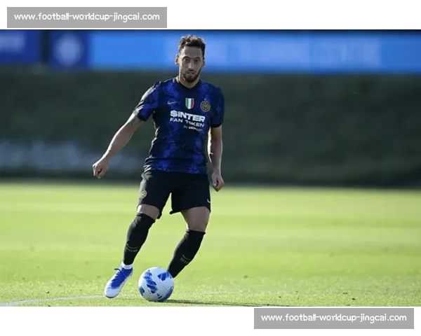 斯基拉：加拉塔萨雷 1000 万欧年薪锁定恰尔汗奥卢，土超豪门豪购背后的资金密码