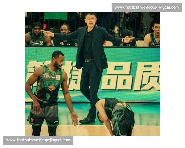 辽宁男篮夏训正式启动！杨鸣治军严苛 + 形象亮眼，弗格离队后内线重建迫在眉睫